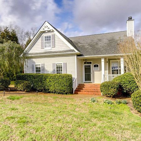 Sleep 10, Hot Tub, Massage Chair, Nintendo, Ping-Pong Table And 1 Acre Backyard! Villa Raleigh Esterno foto