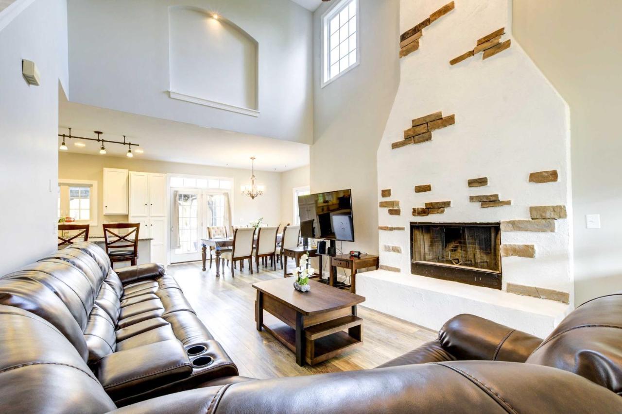 Sleep 10, Hot Tub, Massage Chair, Nintendo, Ping-Pong Table And 1 Acre Backyard! Villa Raleigh Esterno foto