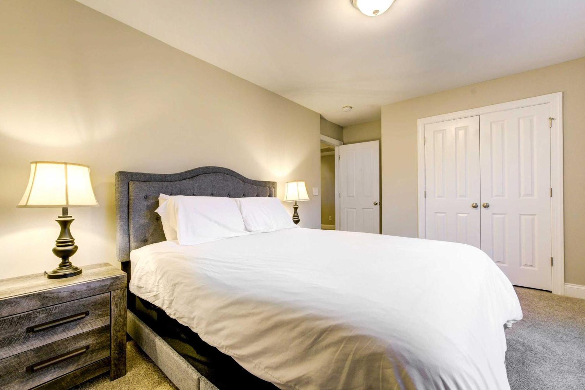 Sleep 10, Hot Tub, Massage Chair, Nintendo, Ping-Pong Table And 1 Acre Backyard! Villa Raleigh Esterno foto