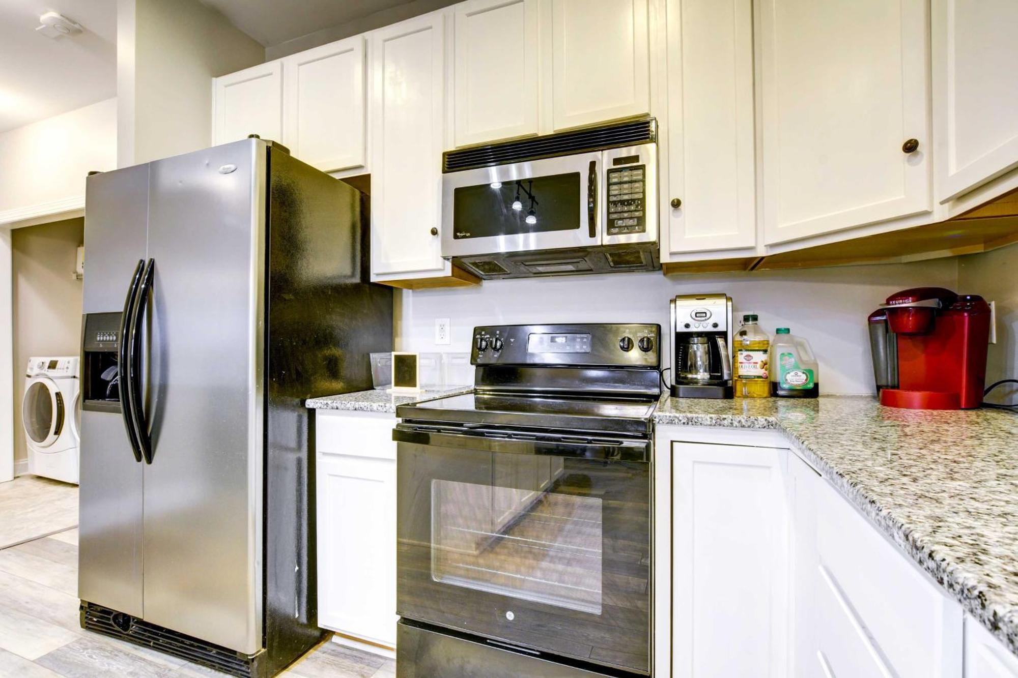 Sleep 10, Hot Tub, Massage Chair, Nintendo, Ping-Pong Table And 1 Acre Backyard! Villa Raleigh Esterno foto