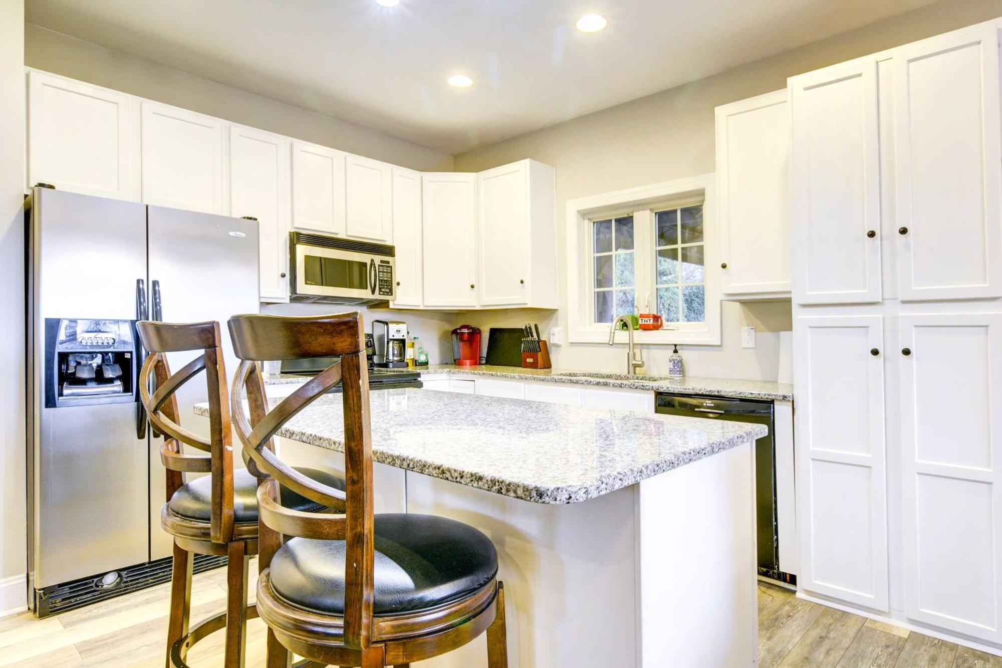 Sleep 10, Hot Tub, Massage Chair, Nintendo, Ping-Pong Table And 1 Acre Backyard! Villa Raleigh Esterno foto