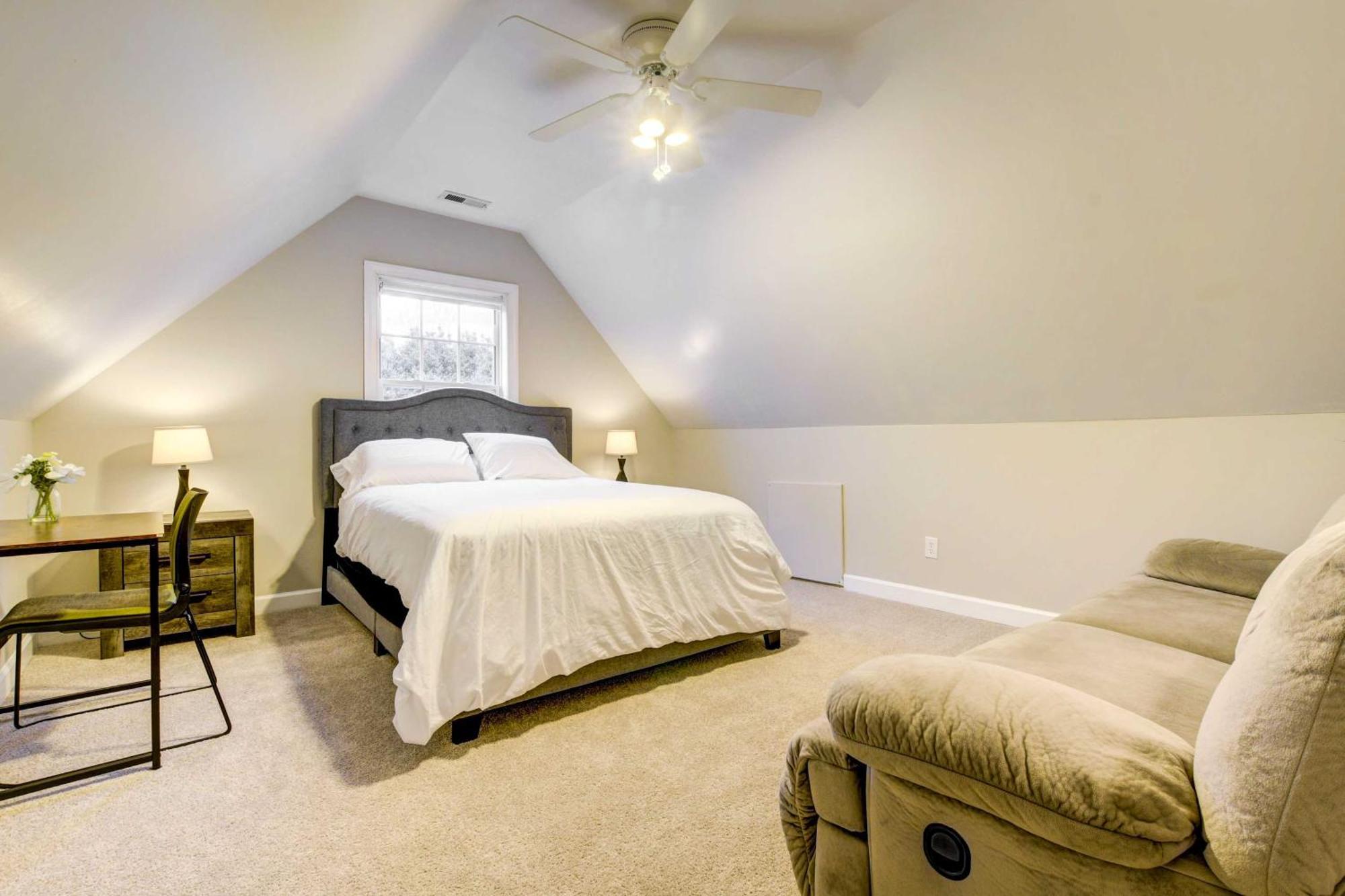 Sleep 10, Hot Tub, Massage Chair, Nintendo, Ping-Pong Table And 1 Acre Backyard! Villa Raleigh Esterno foto