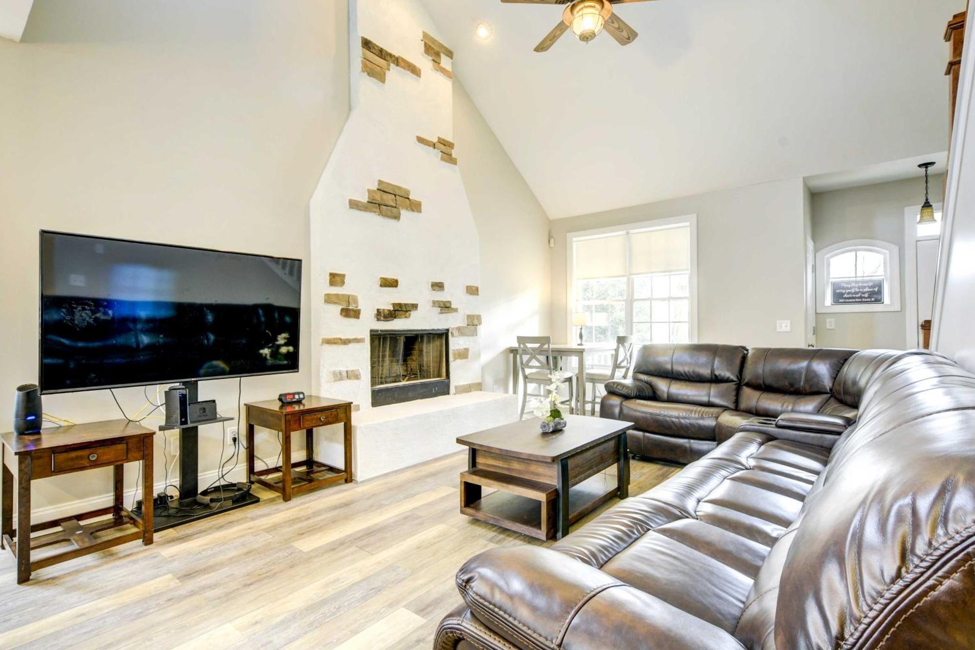 Sleep 10, Hot Tub, Massage Chair, Nintendo, Ping-Pong Table And 1 Acre Backyard! Villa Raleigh Esterno foto