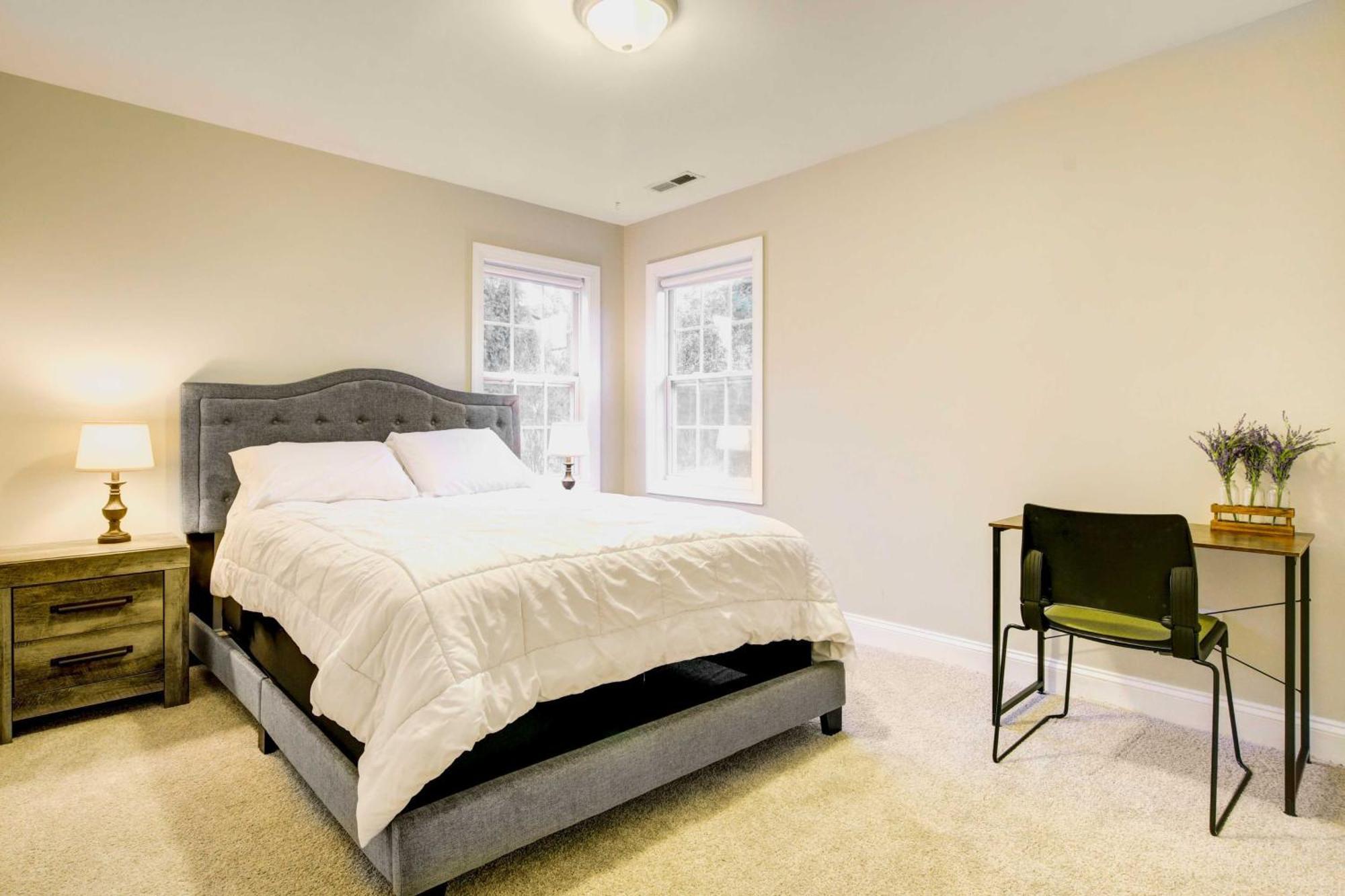 Sleep 10, Hot Tub, Massage Chair, Nintendo, Ping-Pong Table And 1 Acre Backyard! Villa Raleigh Esterno foto