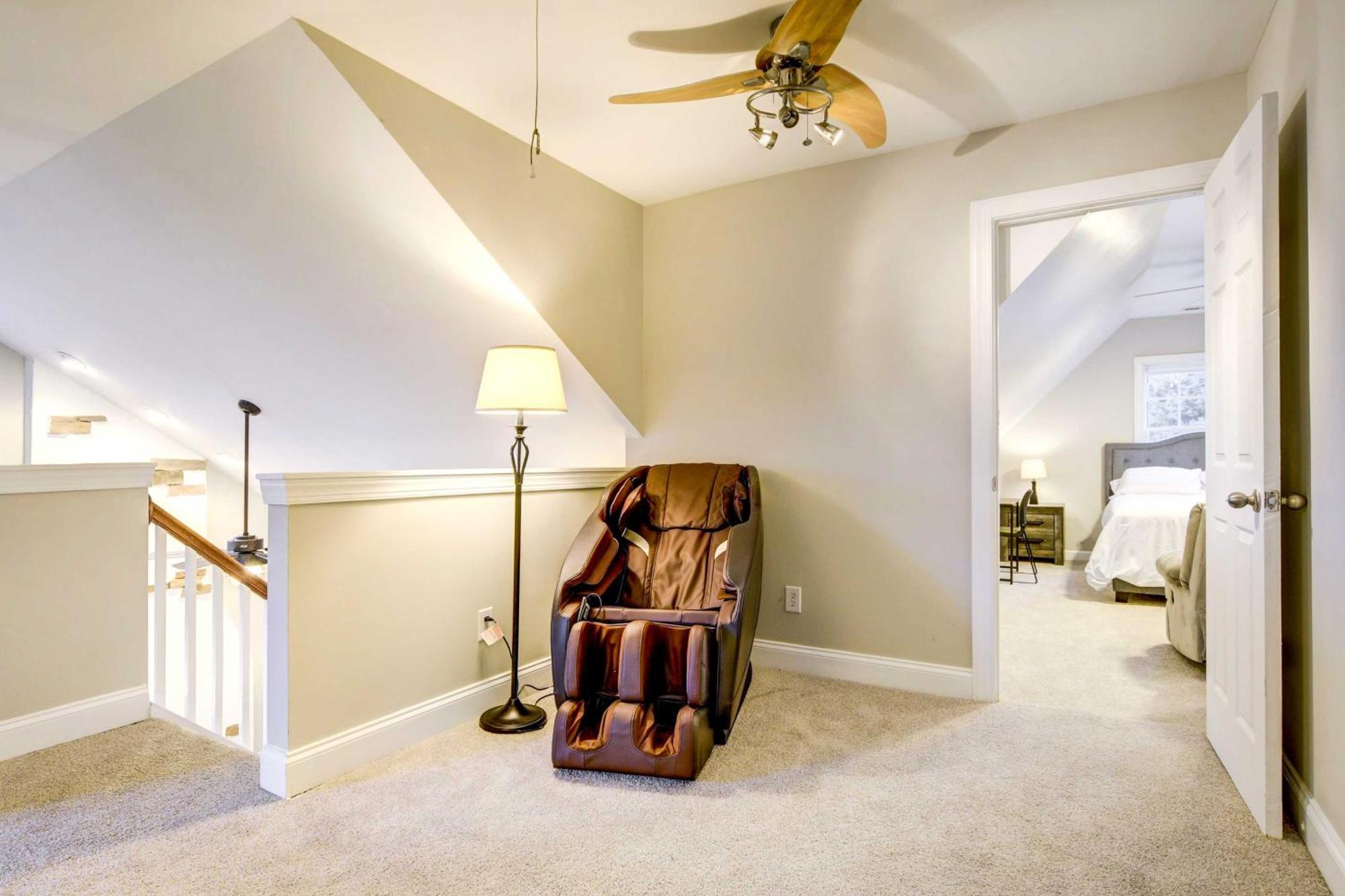 Sleep 10, Hot Tub, Massage Chair, Nintendo, Ping-Pong Table And 1 Acre Backyard! Villa Raleigh Esterno foto