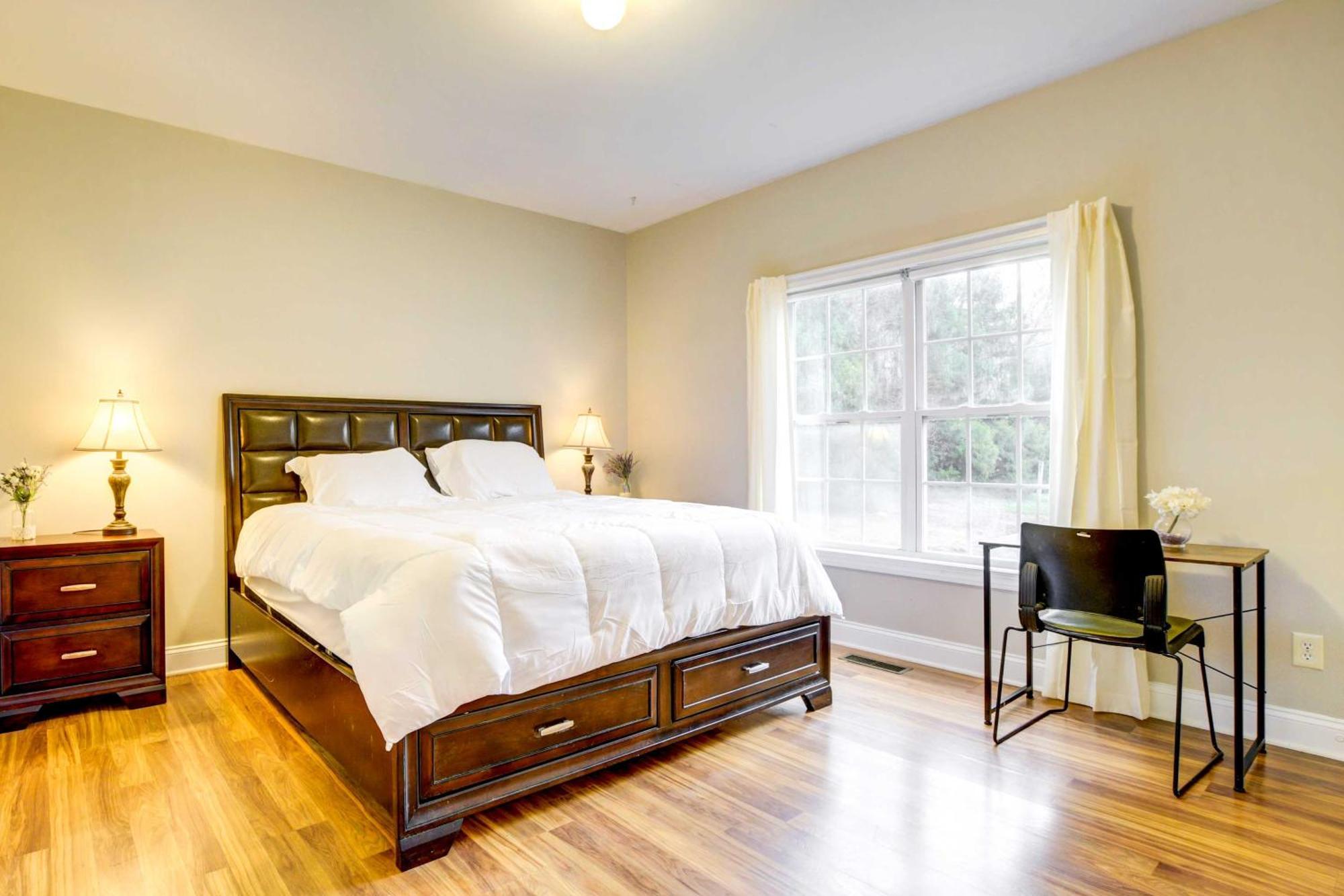 Sleep 10, Hot Tub, Massage Chair, Nintendo, Ping-Pong Table And 1 Acre Backyard! Villa Raleigh Esterno foto