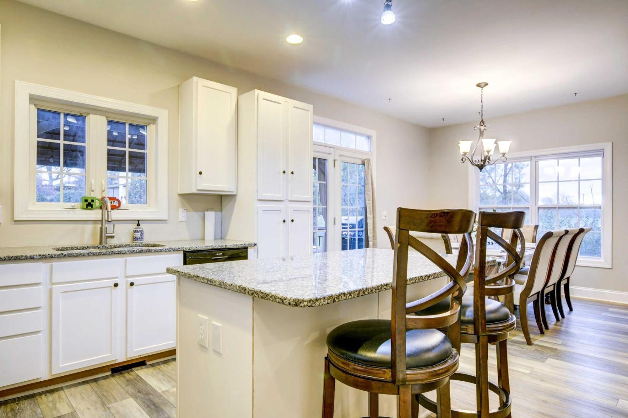 Sleep 10, Hot Tub, Massage Chair, Nintendo, Ping-Pong Table And 1 Acre Backyard! Villa Raleigh Esterno foto