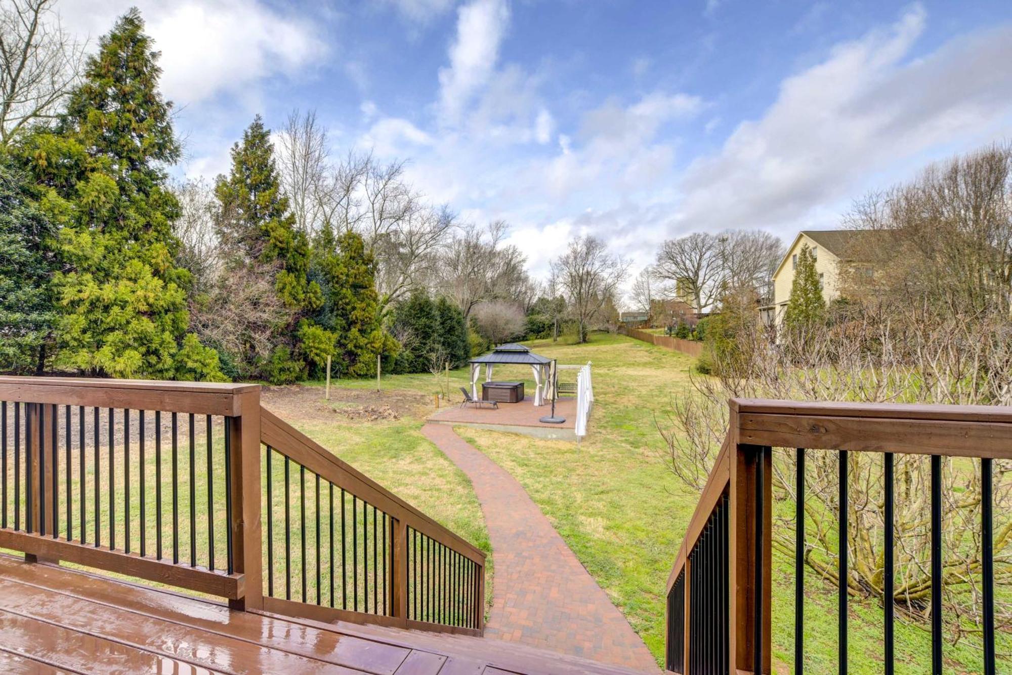 Sleep 10, Hot Tub, Massage Chair, Nintendo, Ping-Pong Table And 1 Acre Backyard! Villa Raleigh Esterno foto