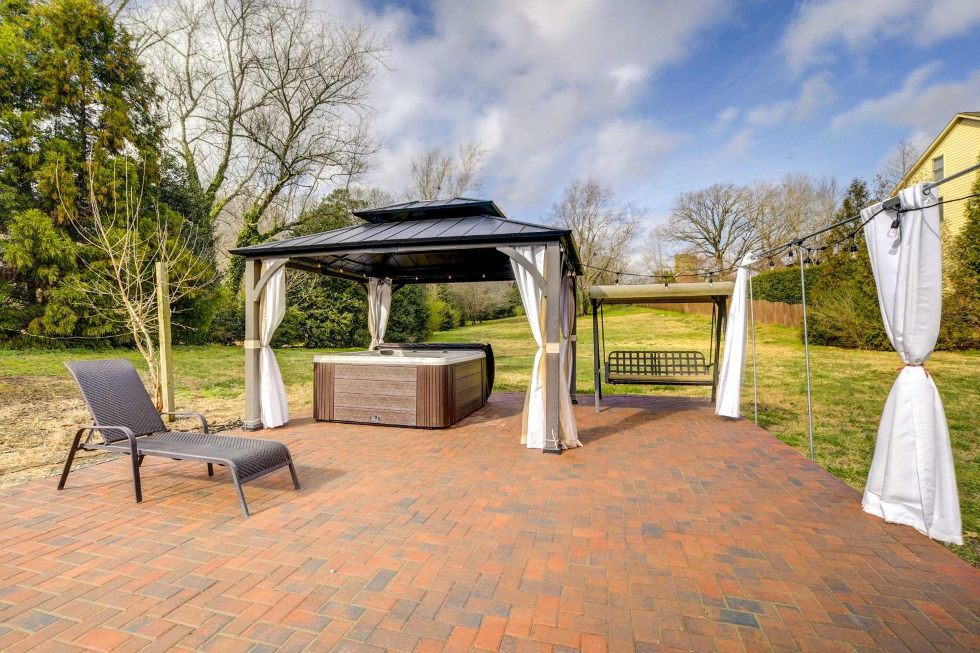 Sleep 10, Hot Tub, Massage Chair, Nintendo, Ping-Pong Table And 1 Acre Backyard! Villa Raleigh Esterno foto